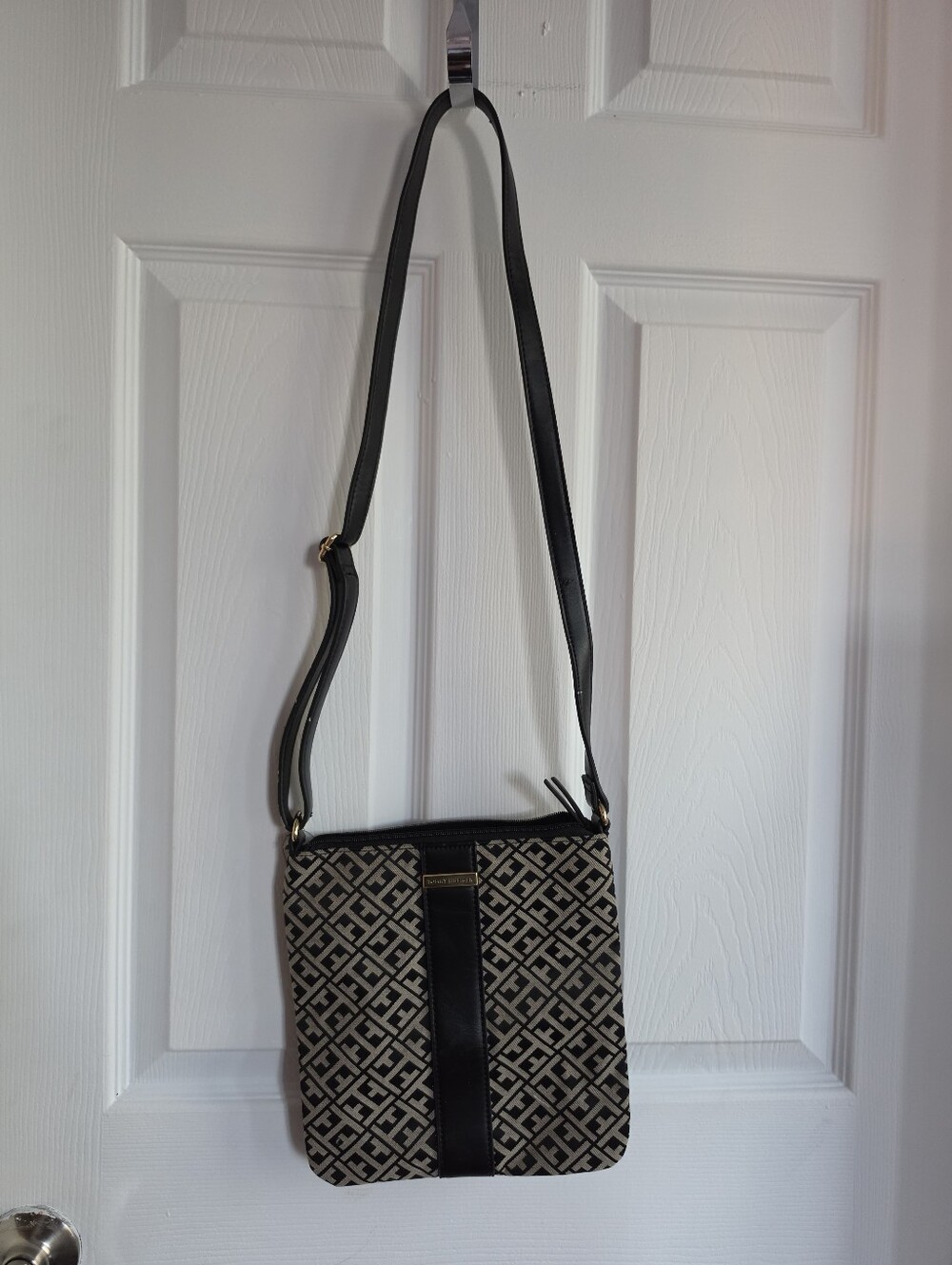 Tommy Hilfiger Monogram With Gold Hardware Crossbody Bag/ Medium